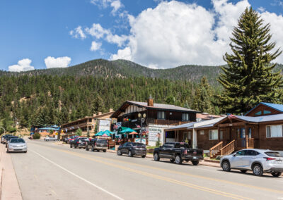 Shops and restaurants in Red River